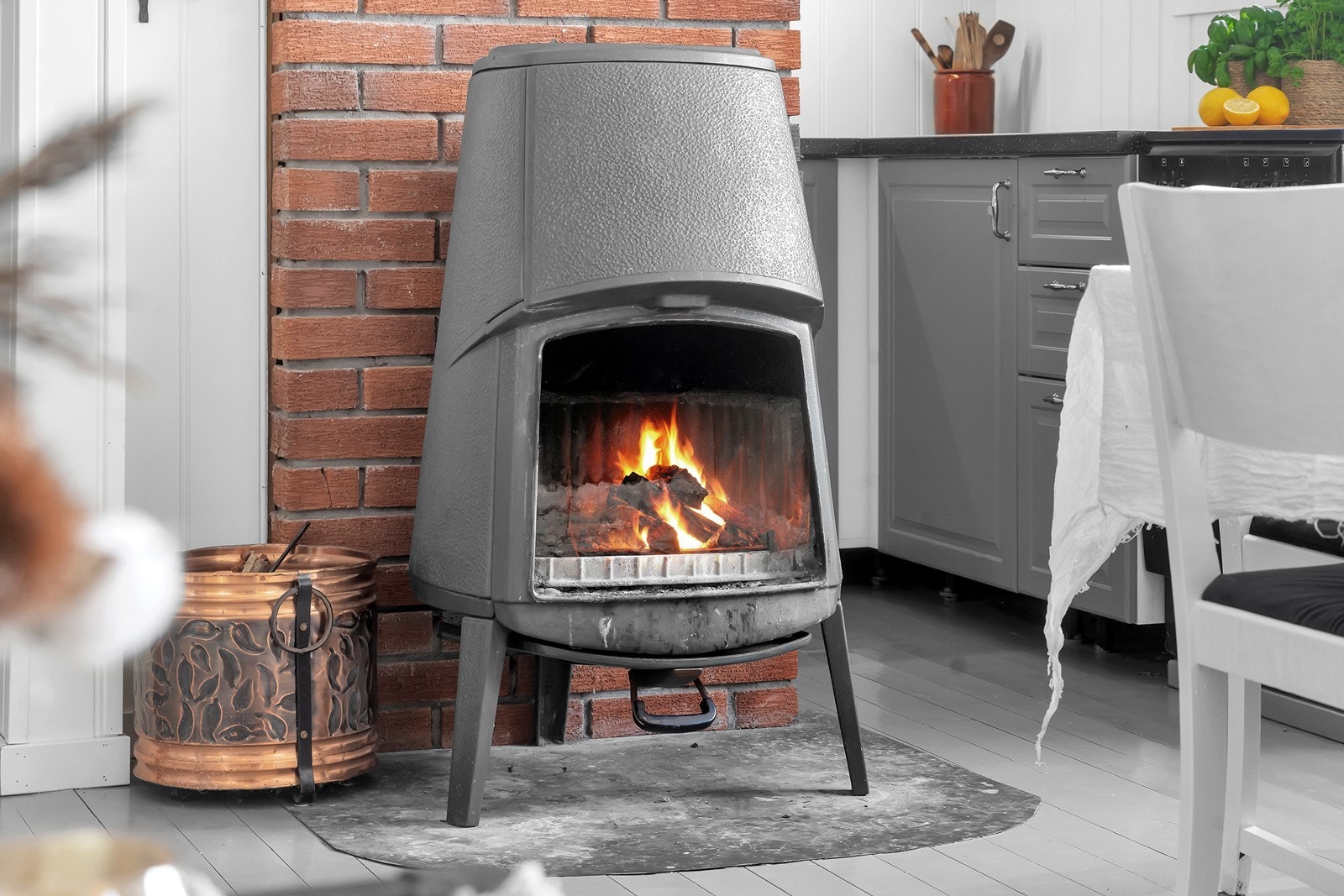 Vedovn i stue som varmer godt Galleribilde