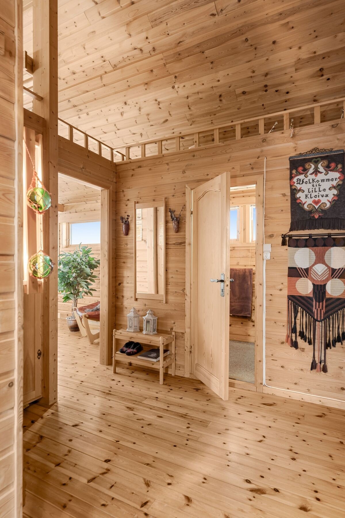 Videre fra gangen har man badet. Galleribilde