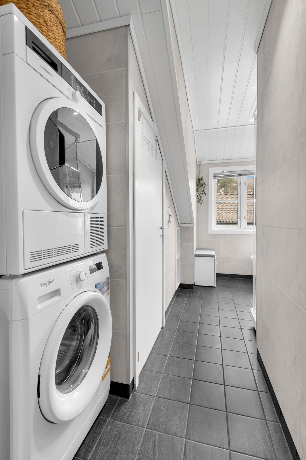 Smart løsning som gir ekstra toalett til gjester med dør fra gangen. Galleribilde