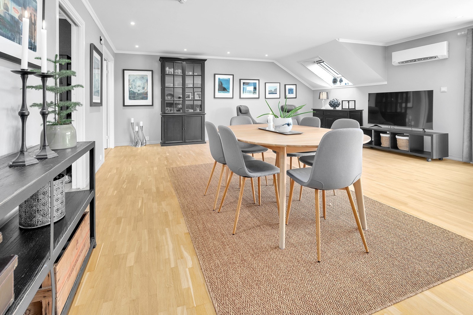 Varmepumpe på veggen. Galleribilde