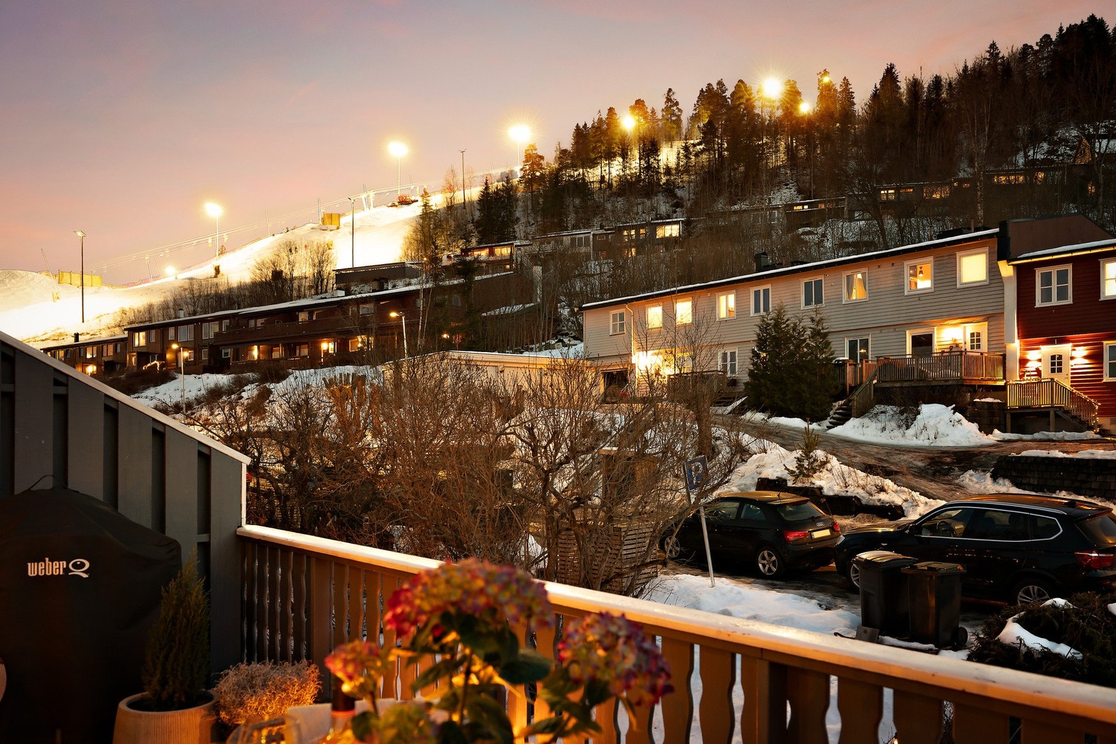 Balkong med utsikt mot Kirkerudbakken Galleribilde