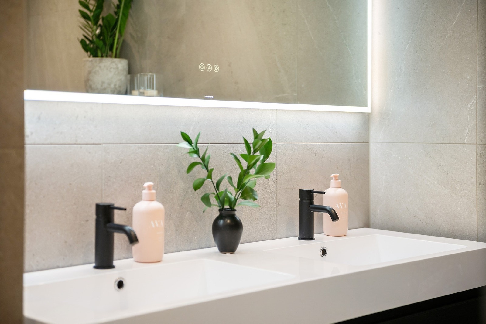 Vegghengt speil med lys Galleribilde