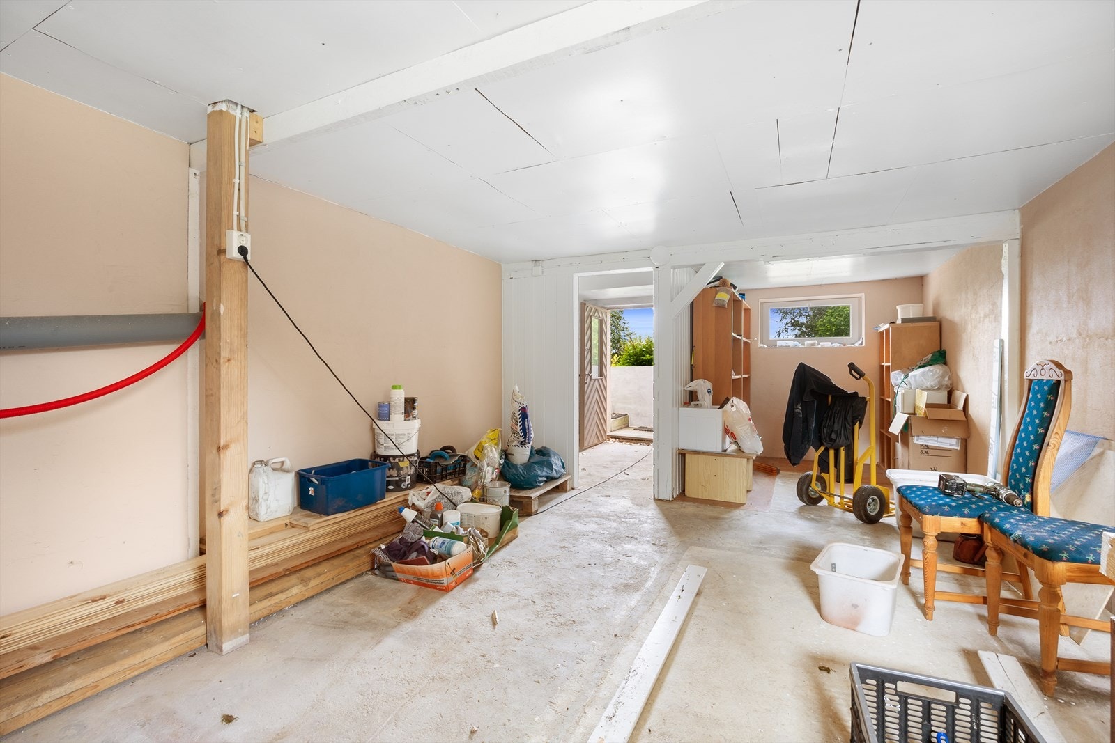 Kjelleren har også et uinnredet kjellerrom på 22,7 m². Her får du godt med lagrings- og oppbevaringsplass. Galleribilde