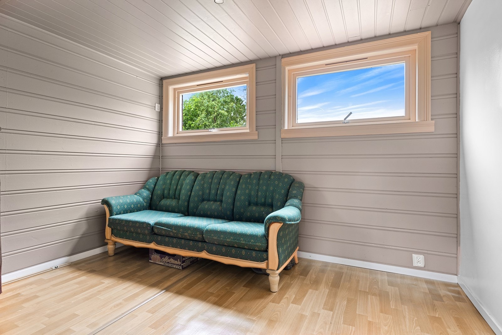 Hyttens største soverom har god plass til dobbeltseng, garderobe og annet ønskelig soveromsmøblement. Galleribilde