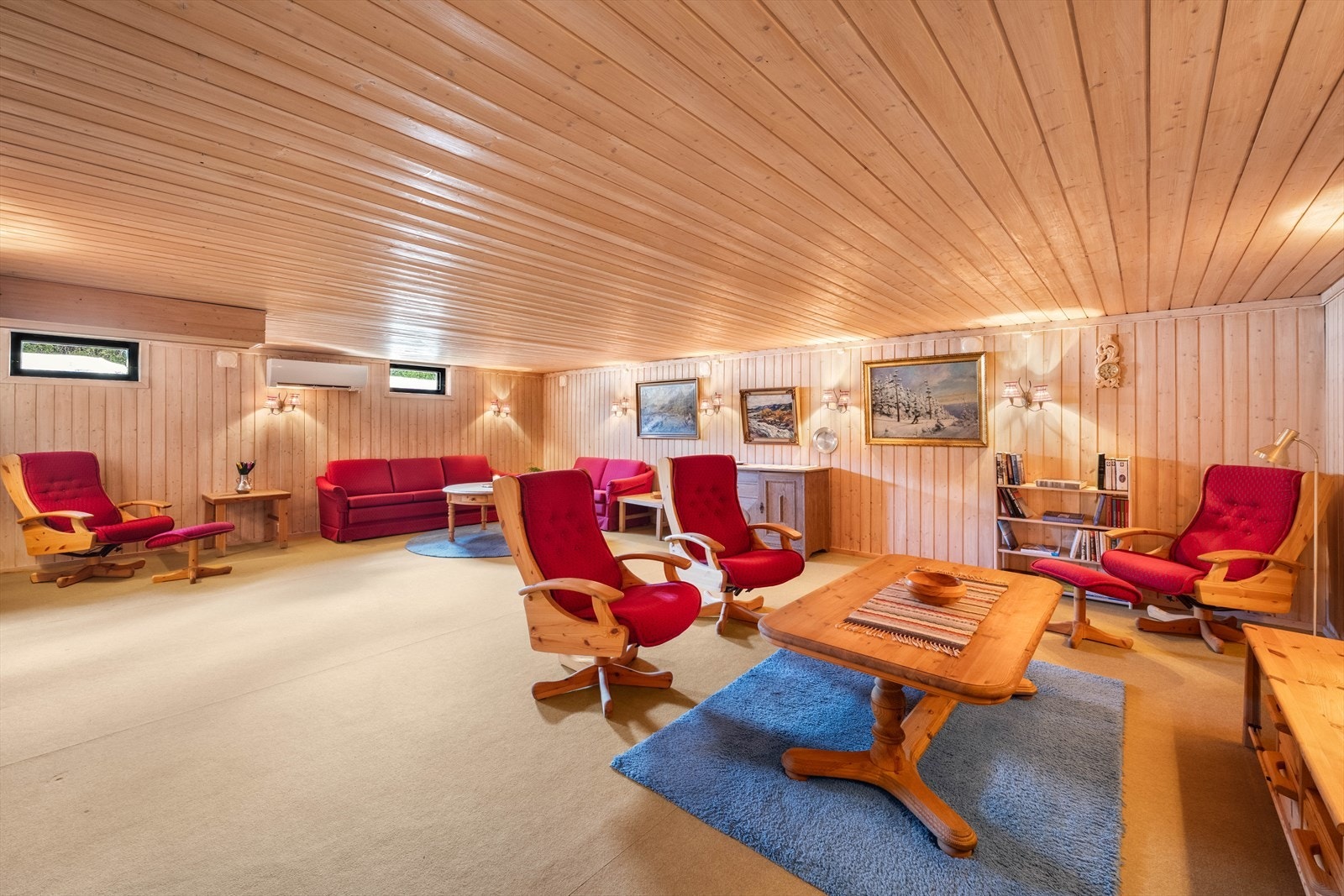 I tillegg byr boligen på en stor og romslig kjeller med mange anvendelsesmuligheter. Galleribilde