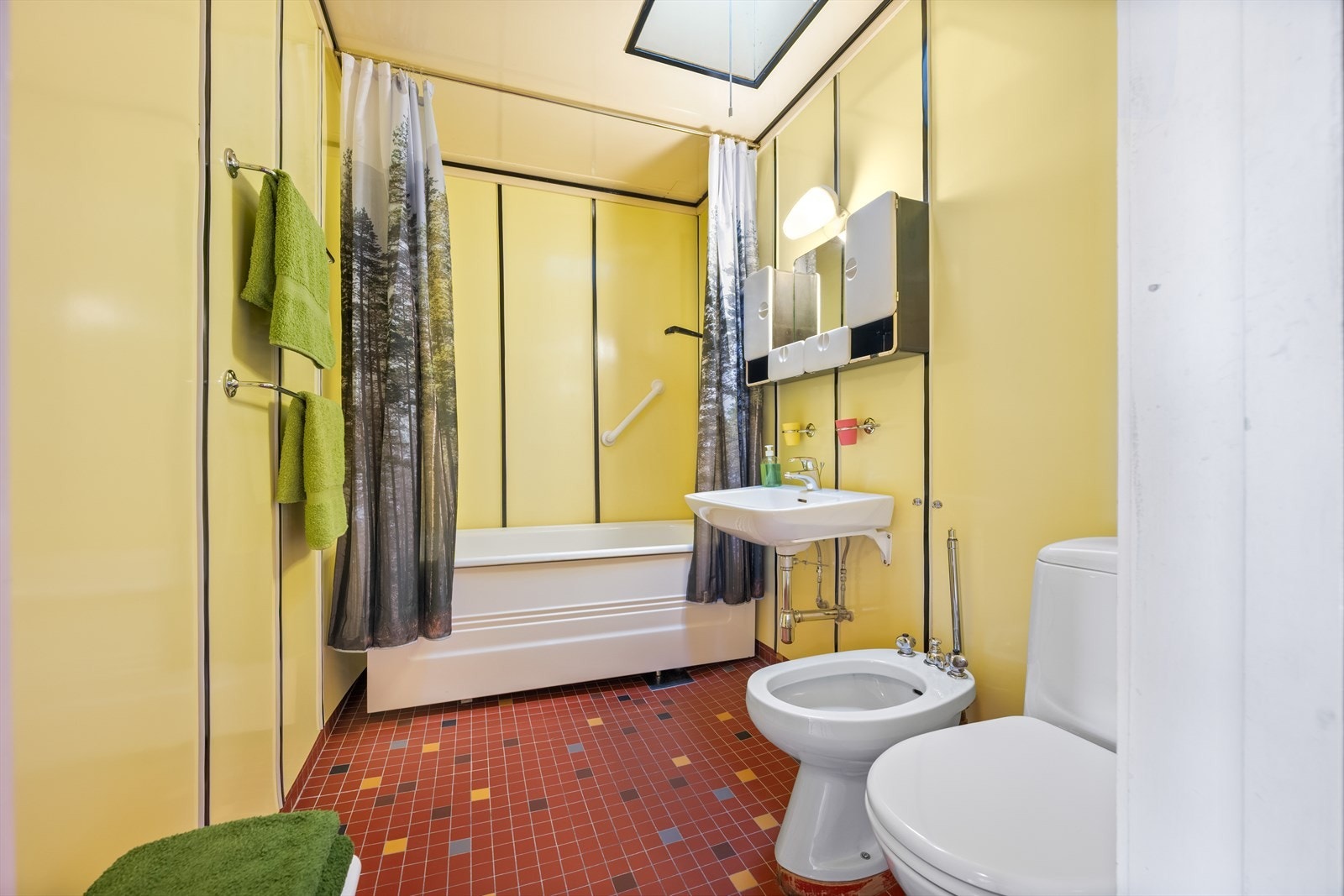 Våtrommet har behov for oppgradering på grunn av alderen. Galleribilde