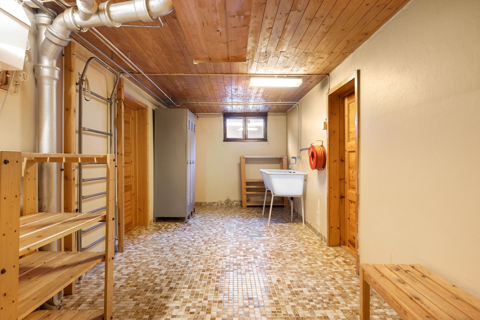 Vaskekjeller. Galleribilde