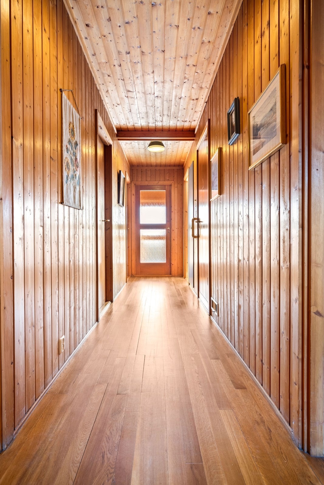 Planløsningen er fin, med en soveromsavdeling i enden av boligen. Galleribilde