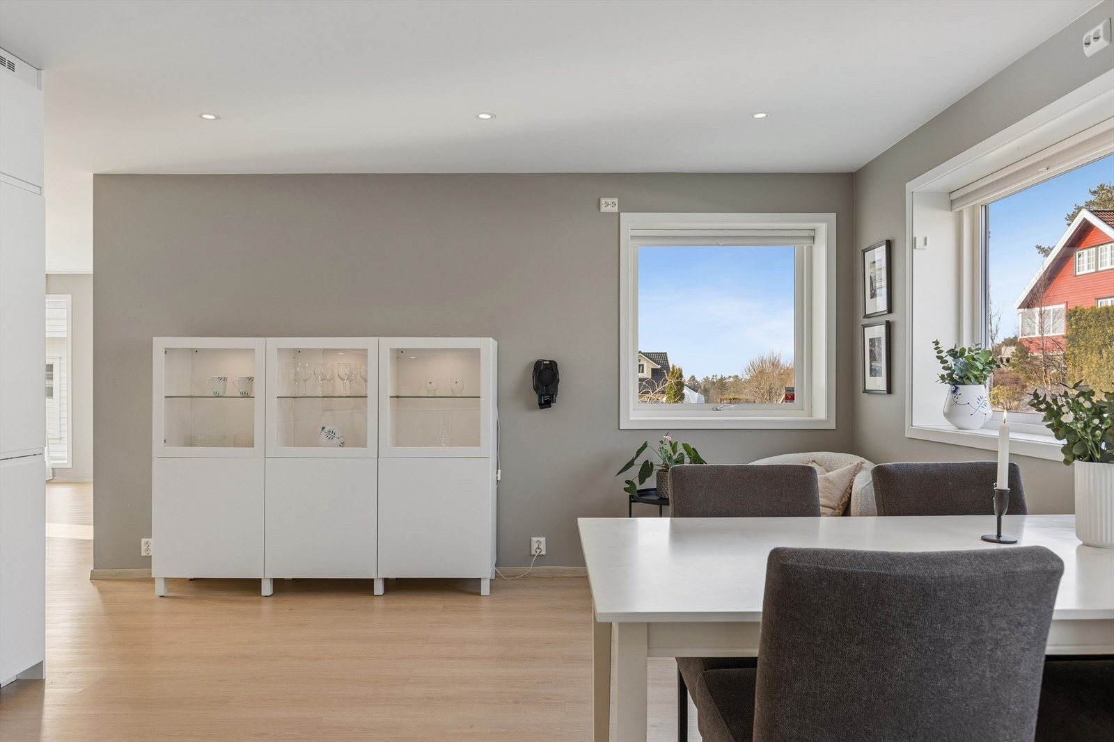 Spiseplass - Her inviteres det til en rolig kopp med morgenkaffe - Eller en rask matbit til folk på farten. Galleribilde