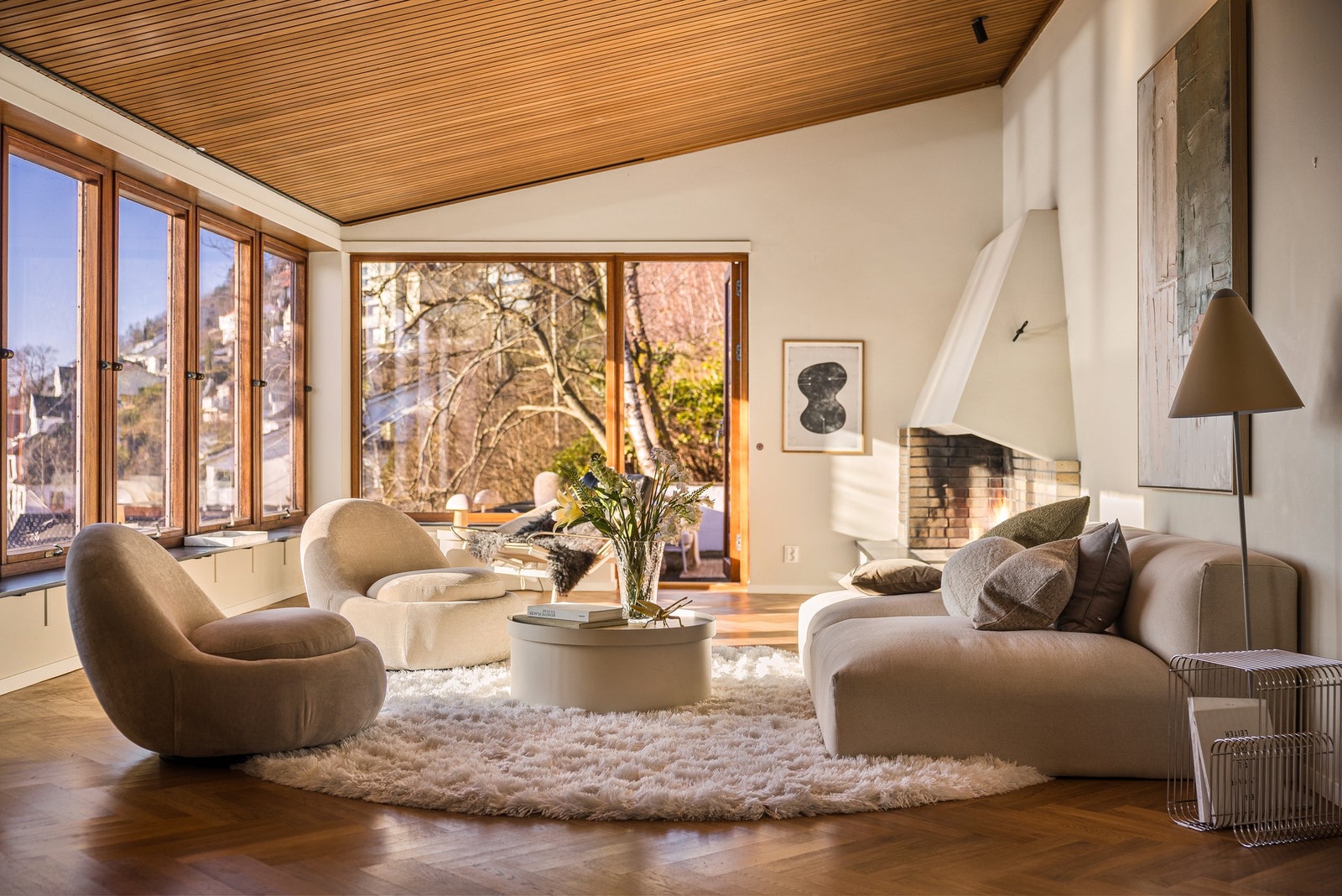 Boligen er påkostet med en rekke skjulte kvaliteter du vil sette pris på, blant annet vannbåren gulvvarme i alle rom som gir høy komfort Galleribilde