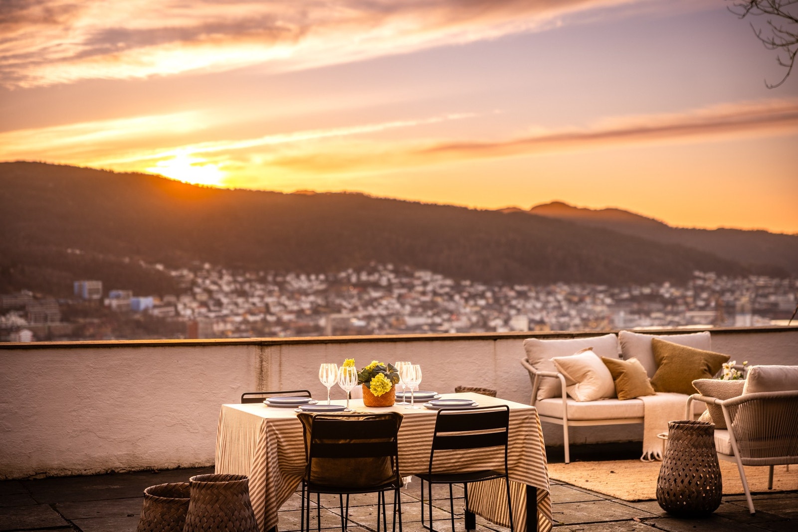 Skiferheller på uteområdene sørger for minimalt vedlikehold Galleribilde