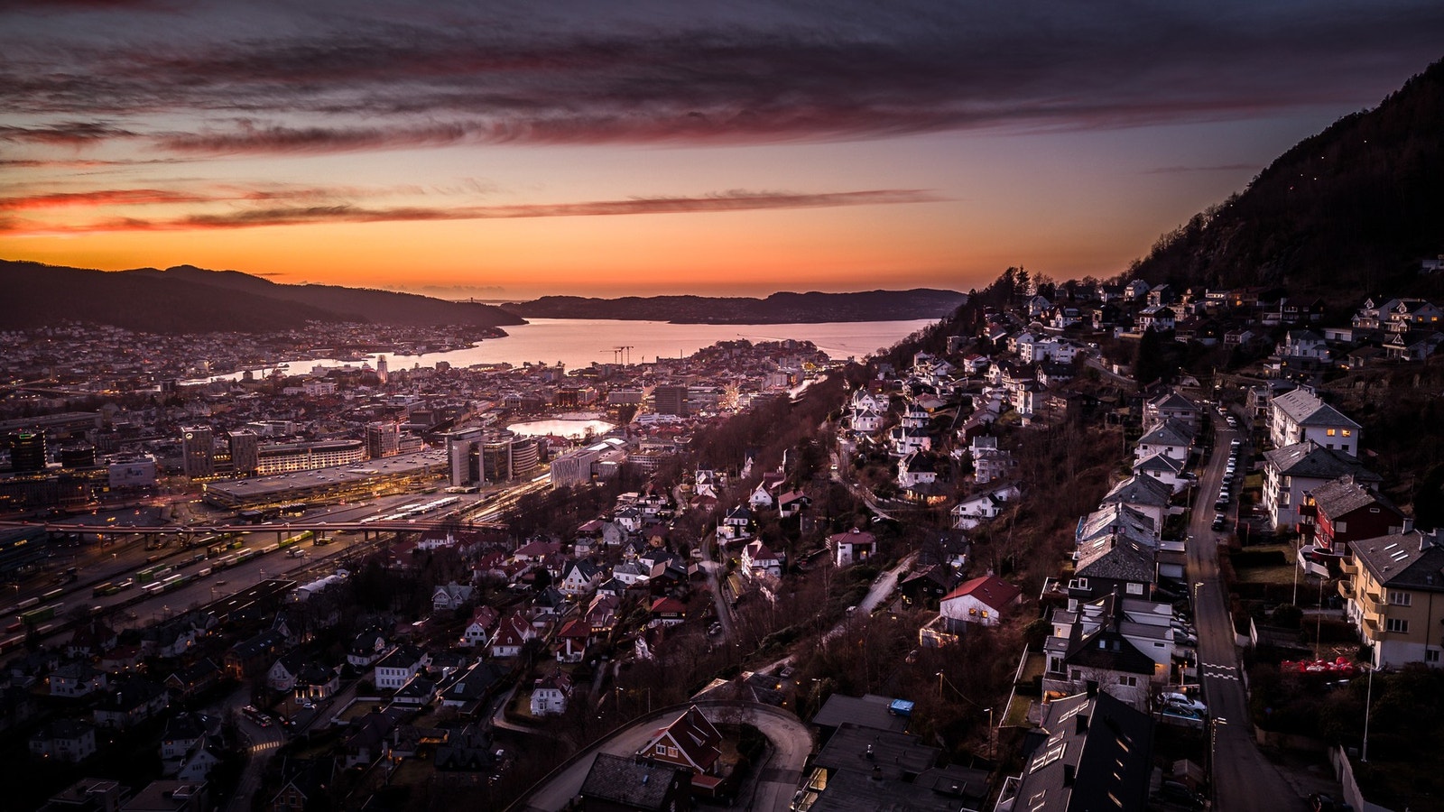 I Fjellsiden får du i pose og sekk med fredelige omgivelser, fantastiske turmuligheter rett utenfor døren og kort vei til sentrum Galleribilde