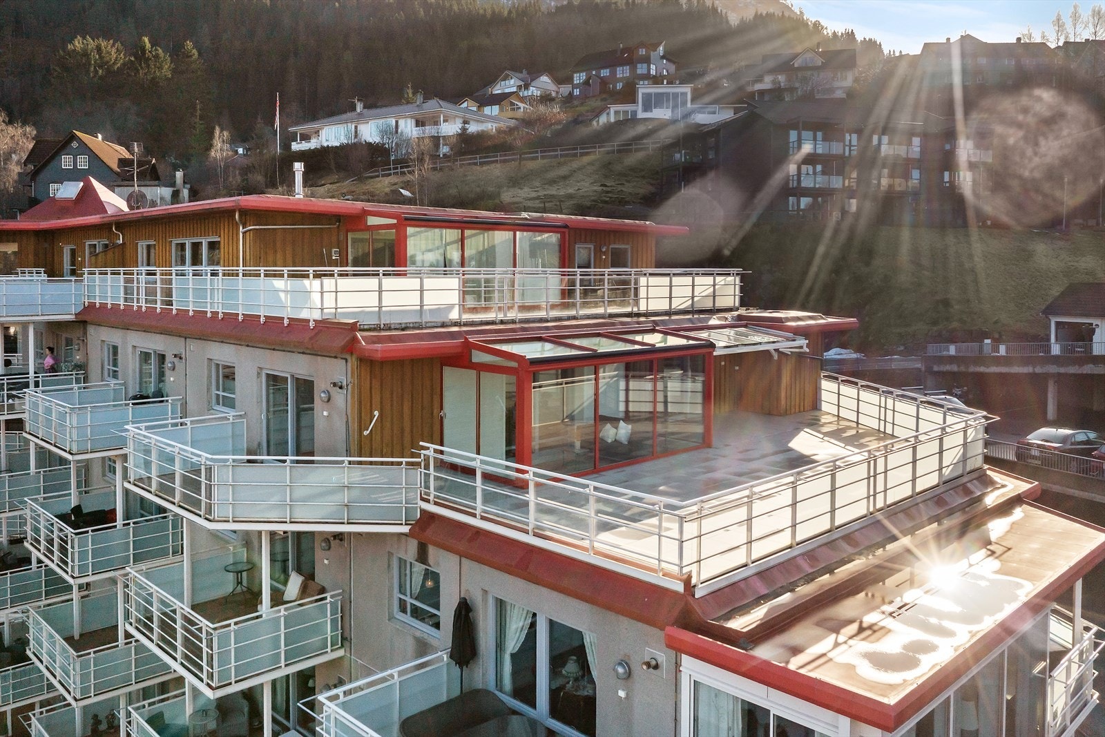 Leilegheita ligg fint plassert i vestenden av bygget. Galleribilde