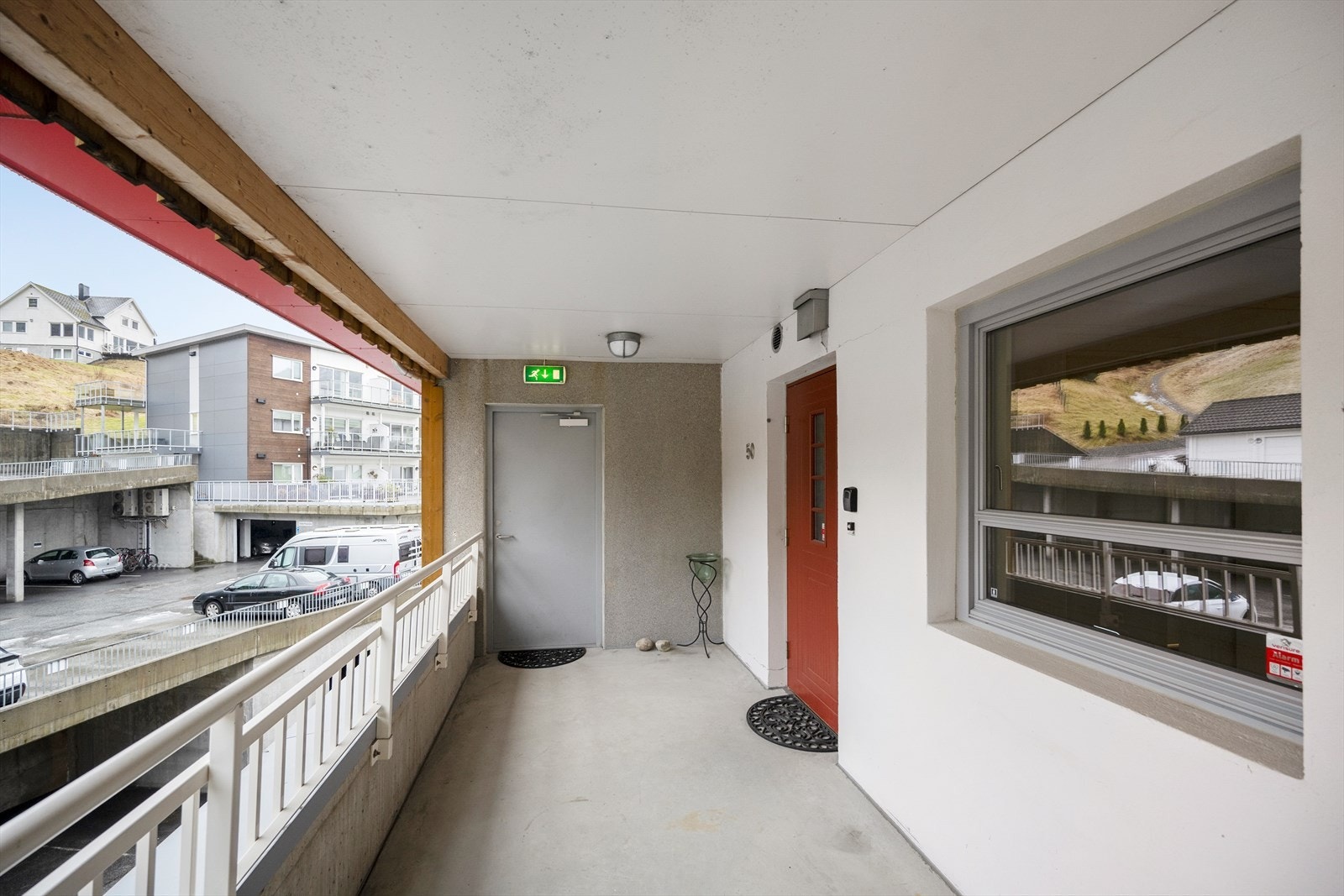 Er du rask til beins, er det trapp i enden, like ved inngangsdøra. Galleribilde