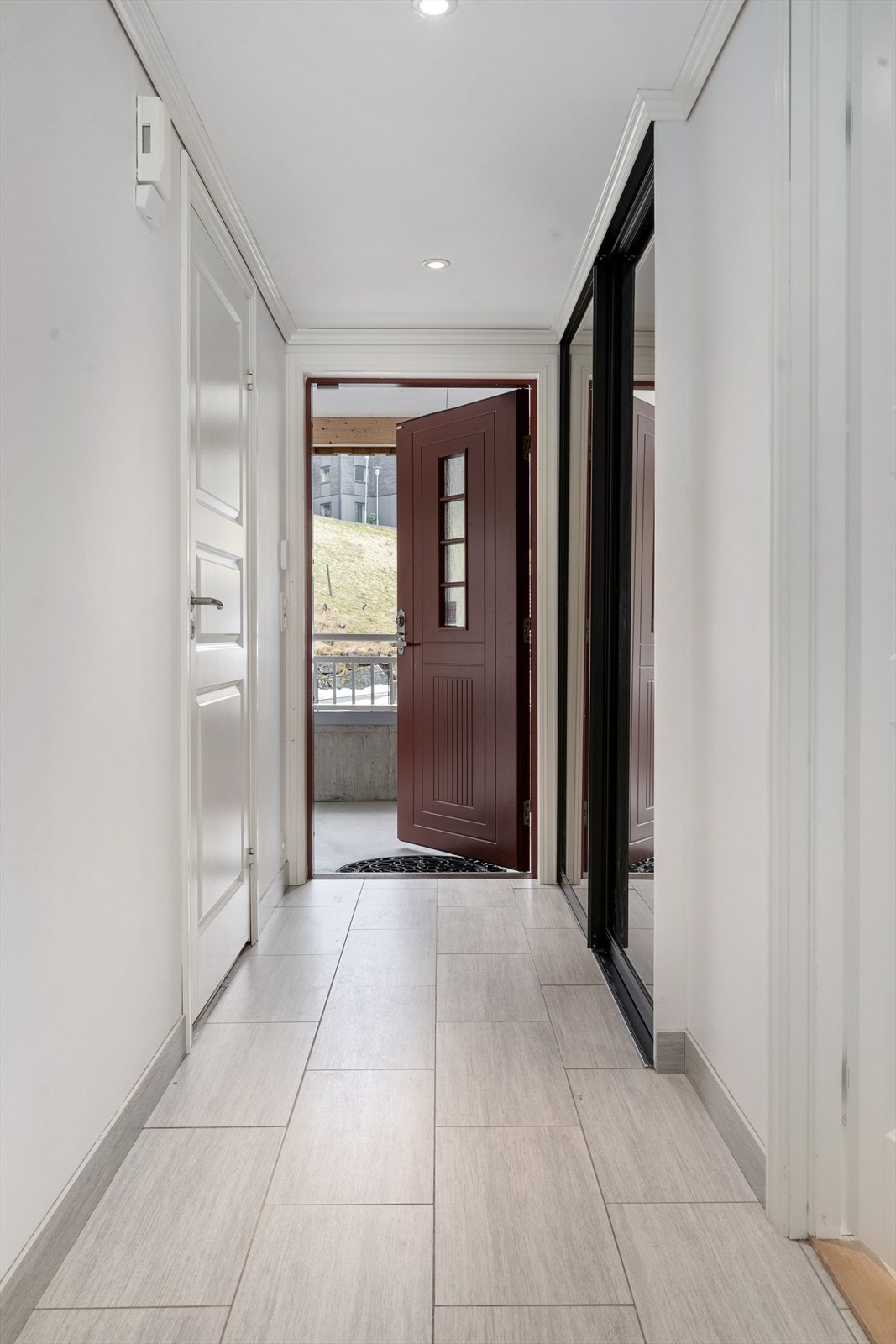 Leilegheita har tilkomst via heis og overbygd svalgang. Galleribilde