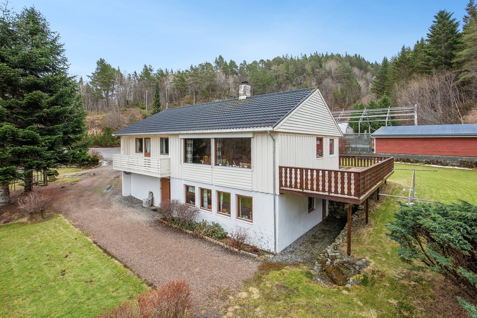 Enebolig med godkjent hybel i underetasje Galleribilde