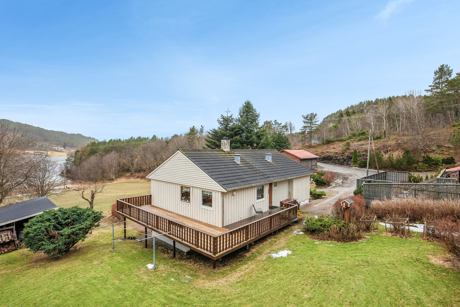 EiendomsMegler 1 v/ Anbjørn Ulseth presenterer Kvernesveien 175 Foto: EFKT (Vilde Dahl) Galleribilde