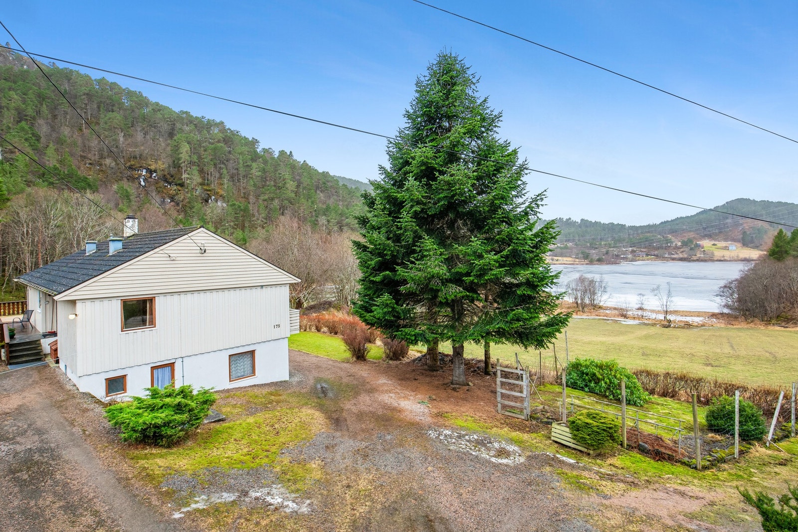 Utsikt over Steinsvikvatnet Galleribilde