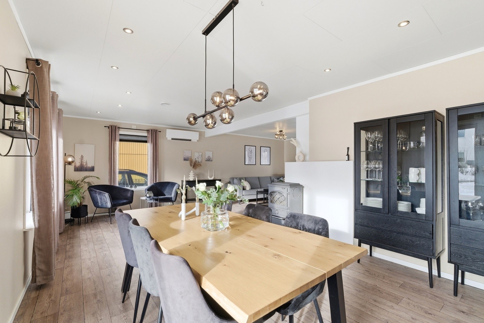 Utgang til terrasse fra spisestuen. Galleribilde