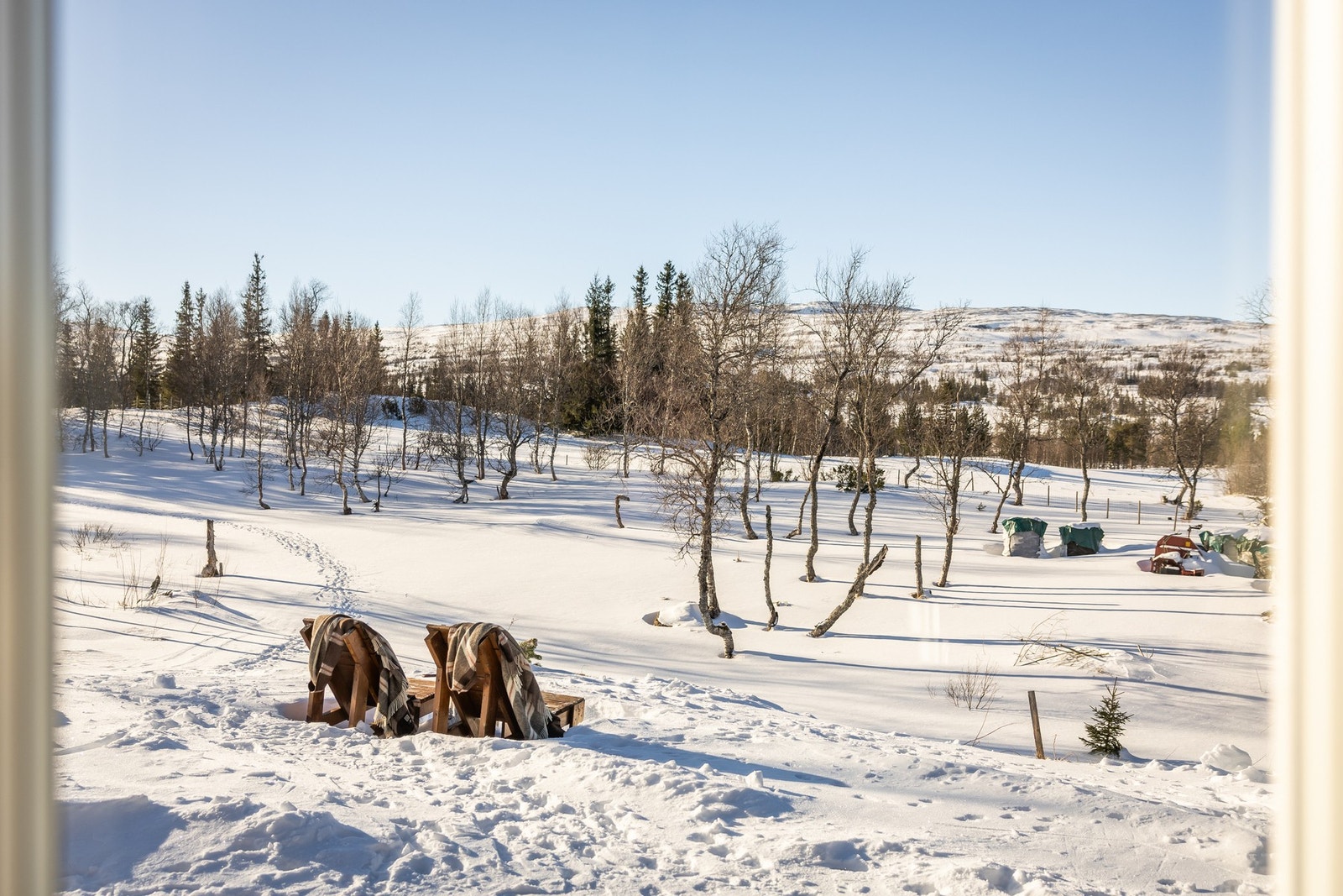 Fra stuevinduet har du flott utsikt over fjellandskapet. Galleribilde
