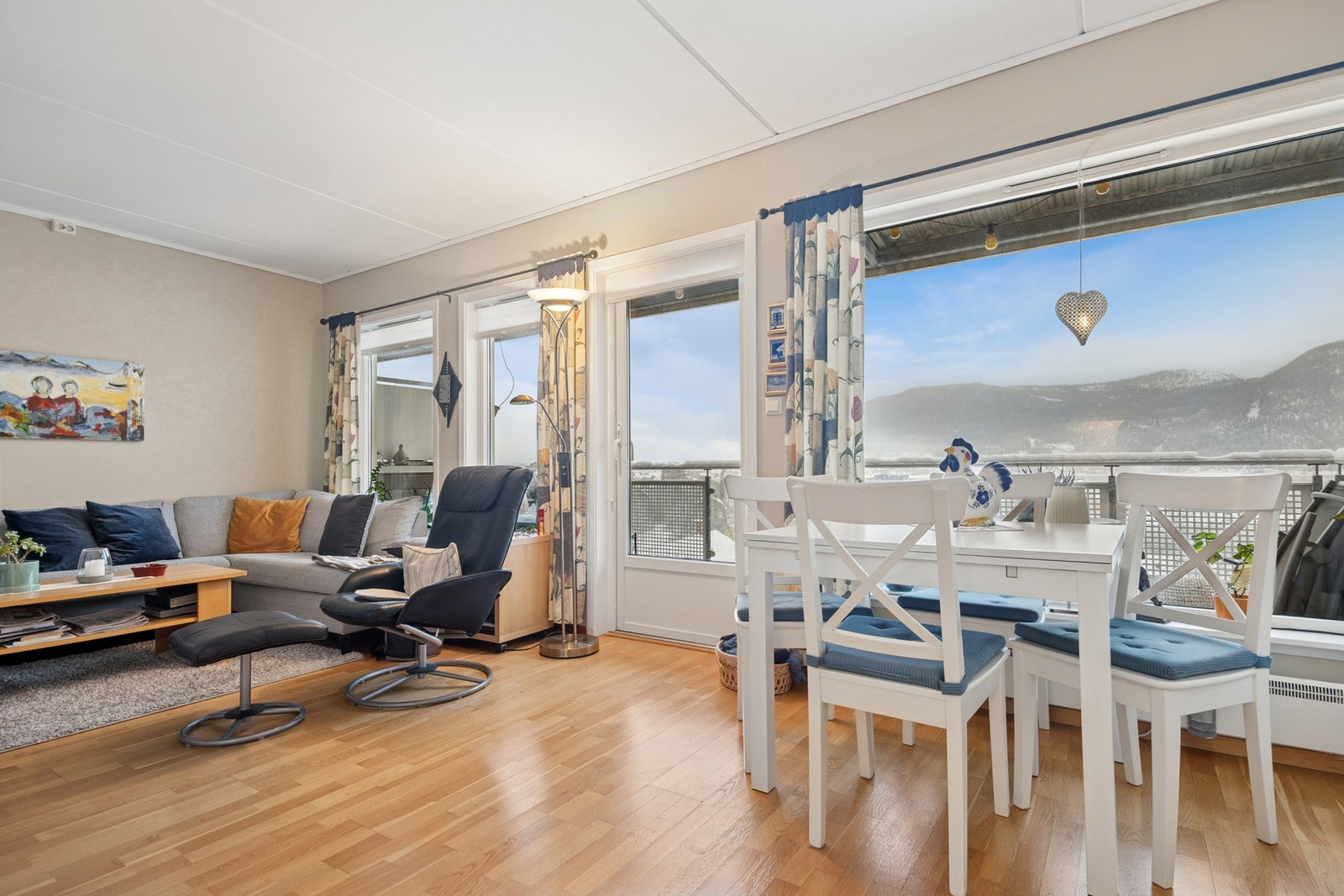 Eiendomsmegler 1 v/ Sindre Belsås har gleden av å presentere denne flotte leiligheten i Thamshavnveien 39! Galleribilde