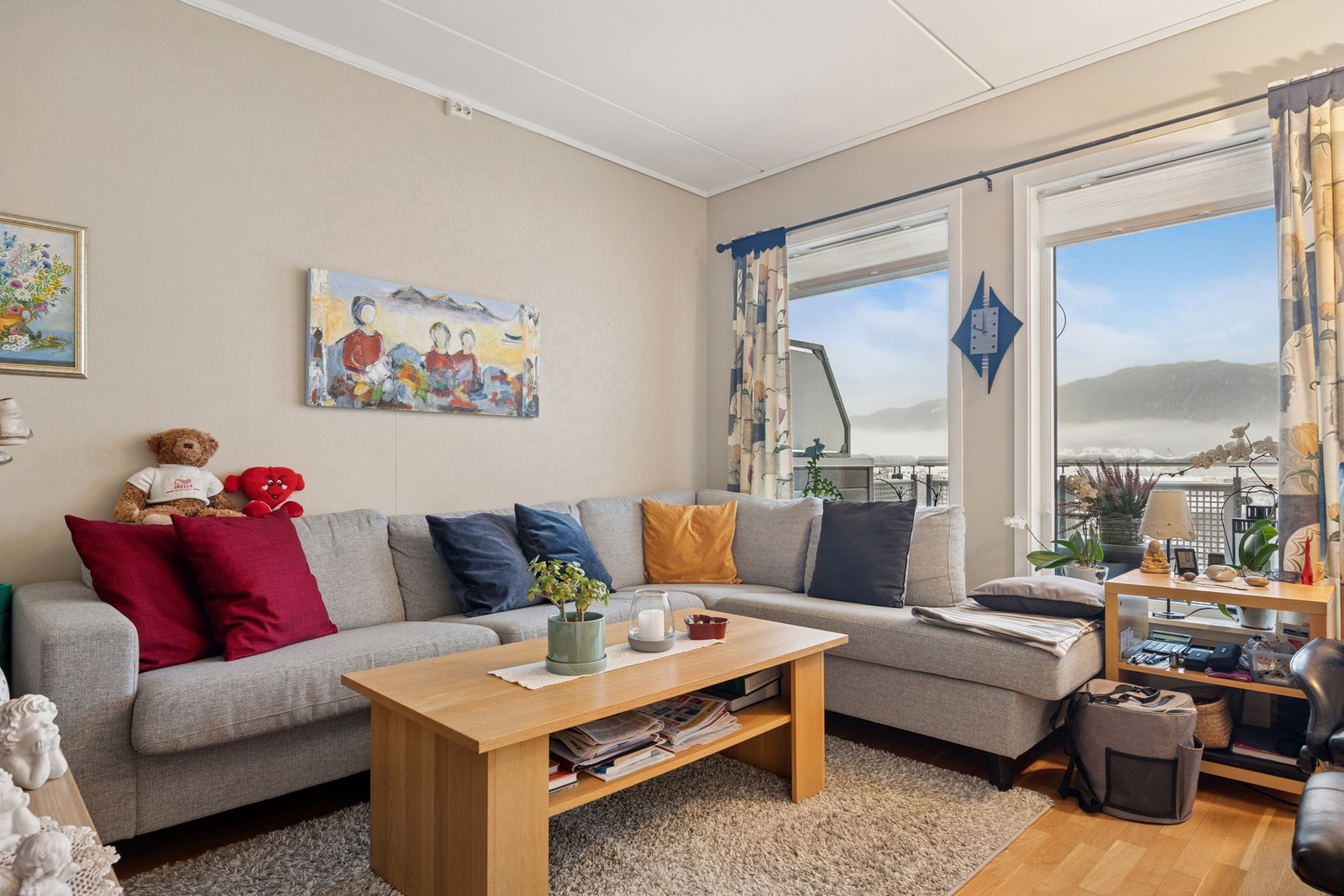 Leiligheten ligger i 4 etg. Det er Heis i bygget. Galleribilde