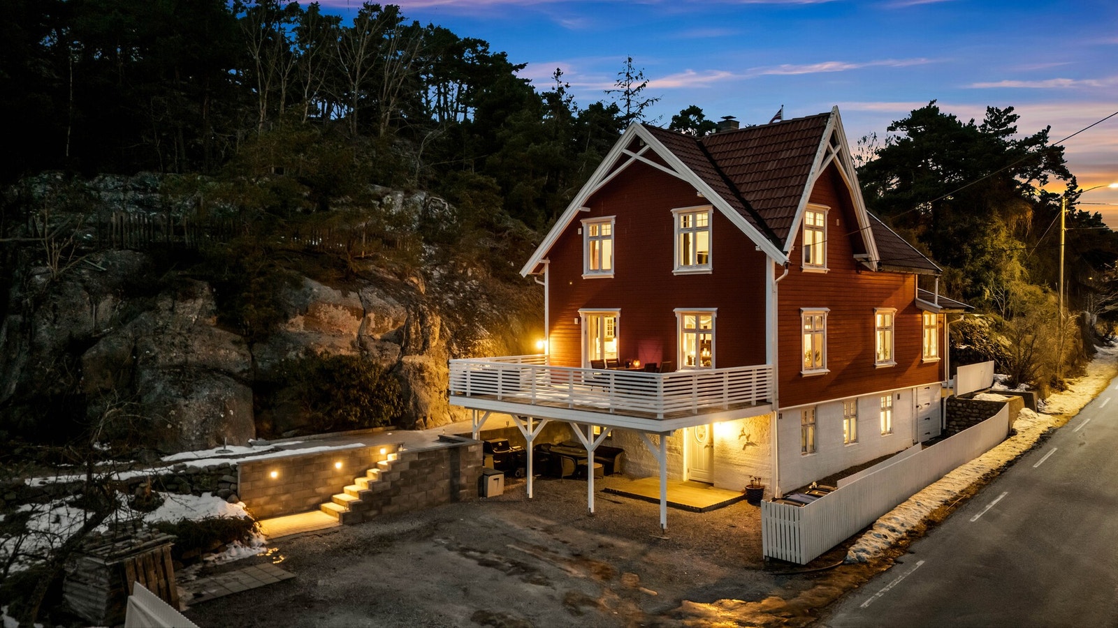 En stor enebolig med utleiemulighet i underetasjen. Galleribilde