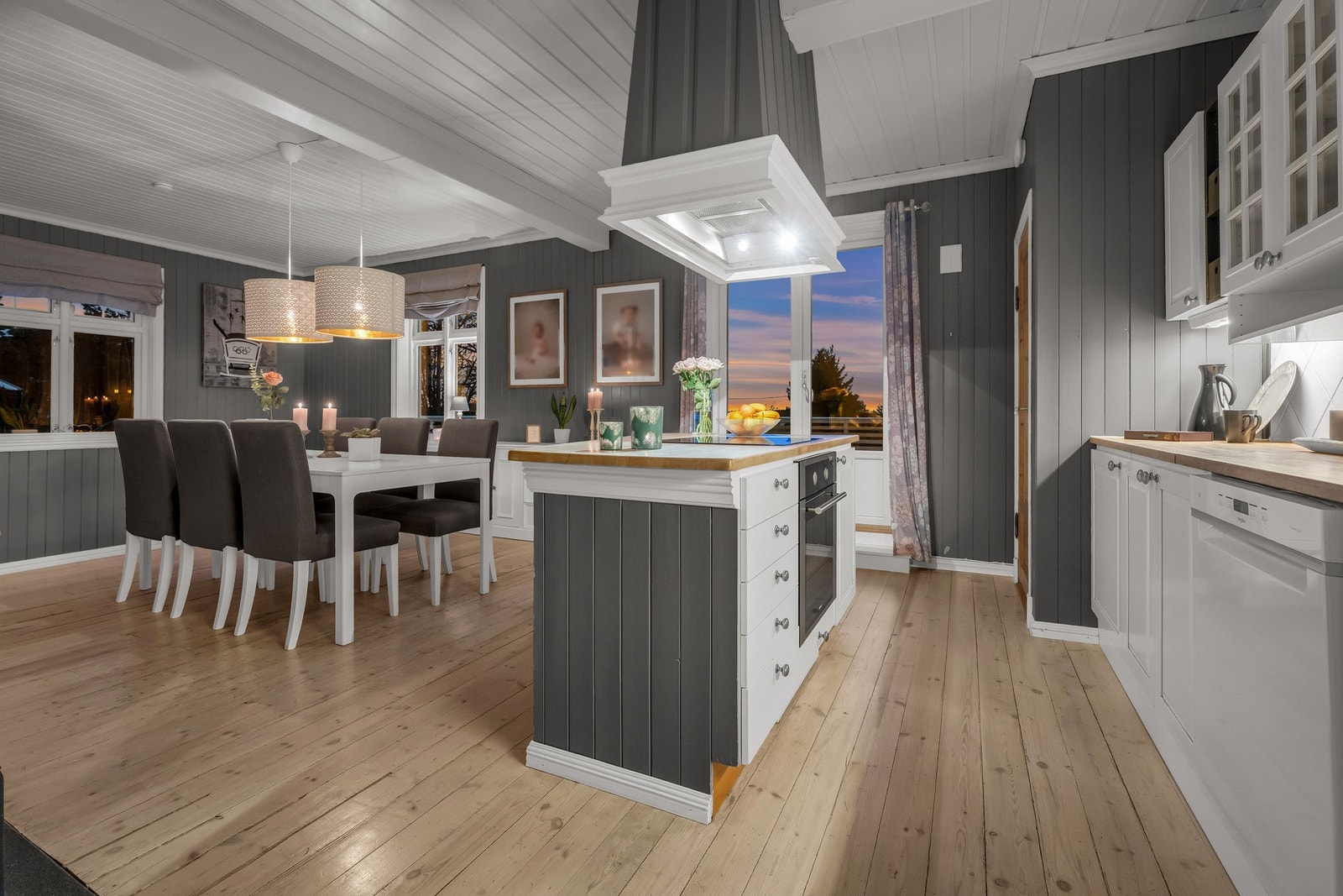 Verandaen har utgang fra boligens kjøkken, via dobbel verandadør. Galleribilde