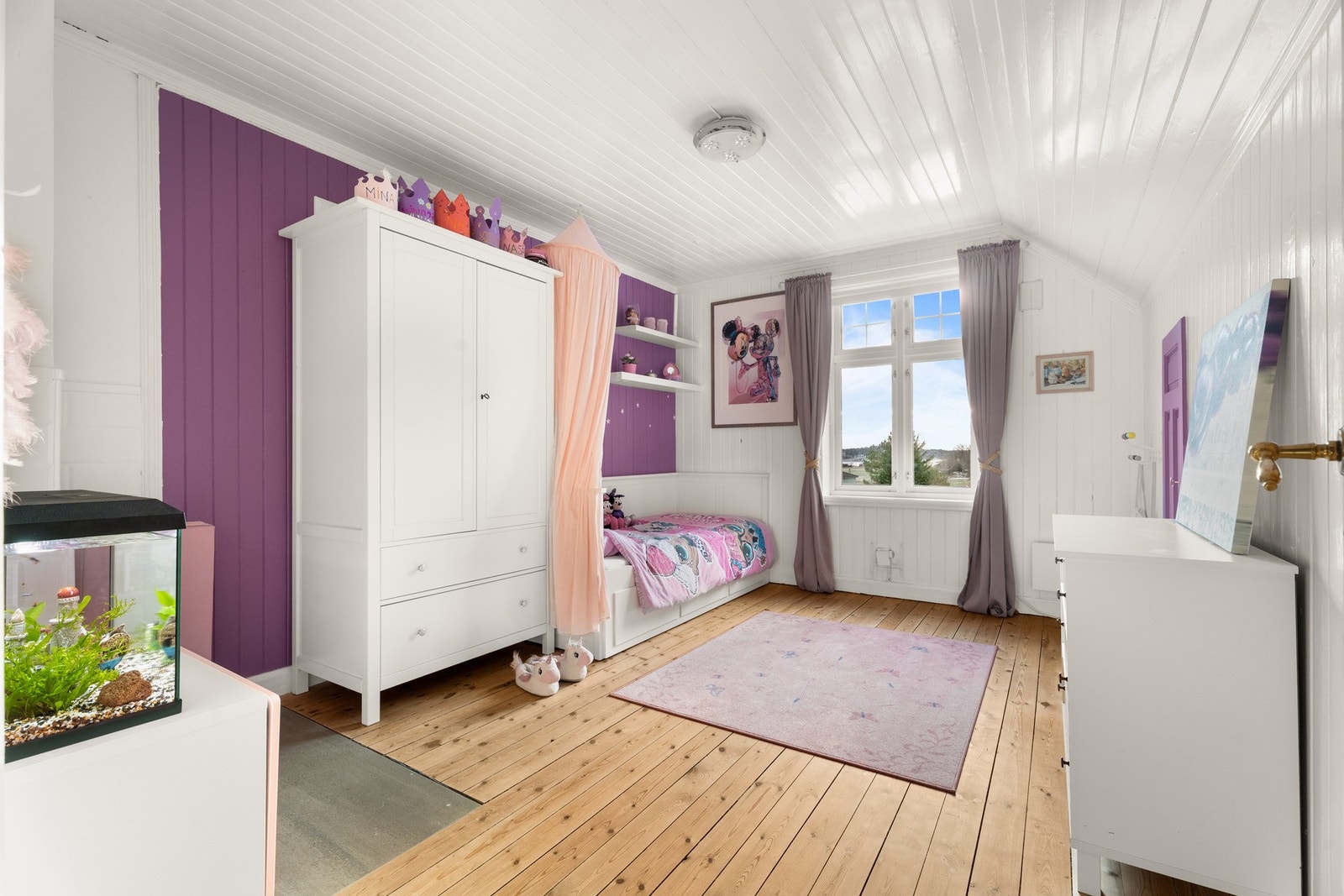 Det siste soverommet i etasjen er også stort, på 13,8 kvadrat. Galleribilde