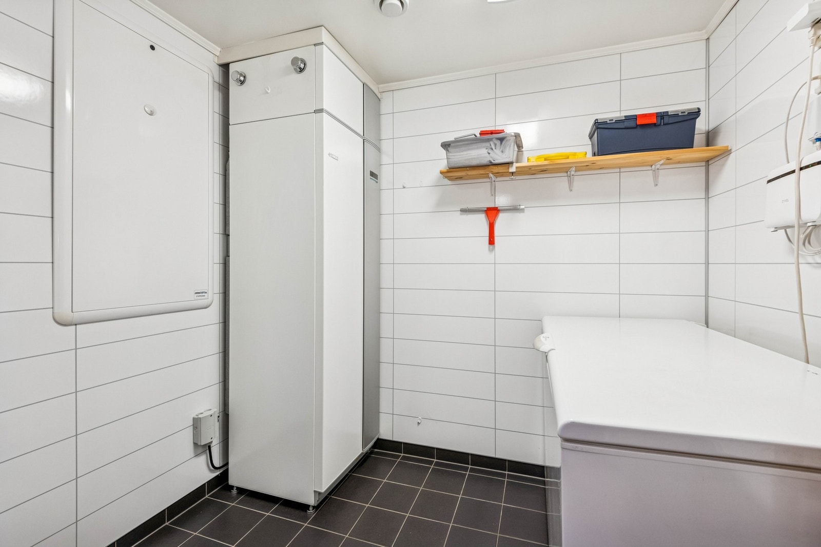 Tekniskrom med opplegg for vaskemaskin. Galleribilde