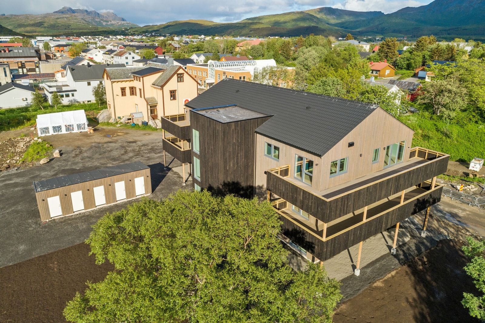 Leiligheten ligger i 3 etasje i det helt nybygde sameiet Elvevollene. Galleribilde