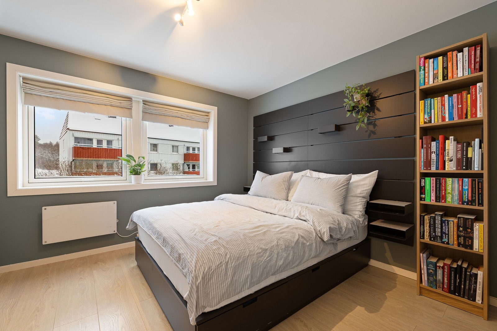 Romslig hovedsoverom på 12 kvm. Galleribilde