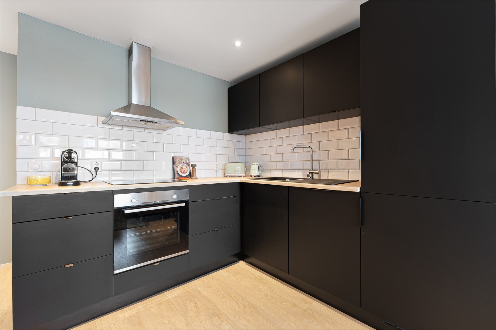 Kjøkkenet har høy standard og er vurdert til tilstandsgrad 1 av takstmann. Galleribilde