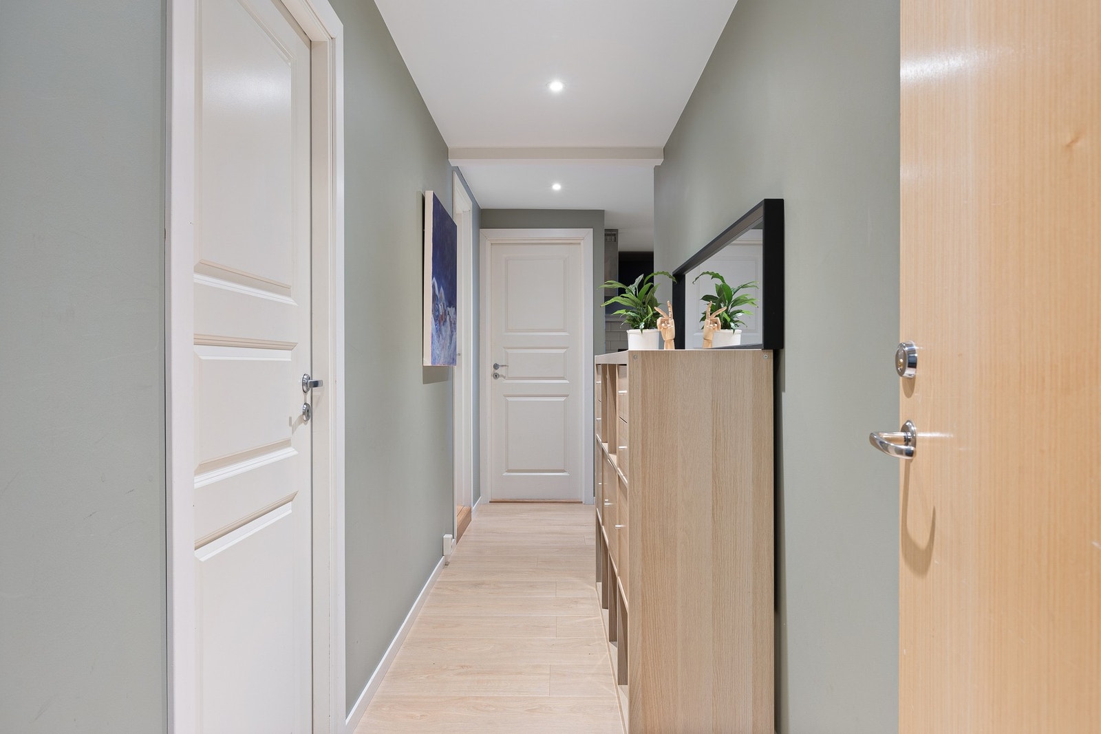 Leiligheten disponerer to boder i felles kjeller på henholdsvis ca. 4 og 4 kvm, samt en bod på loft på ca. 6 kvm. Galleribilde