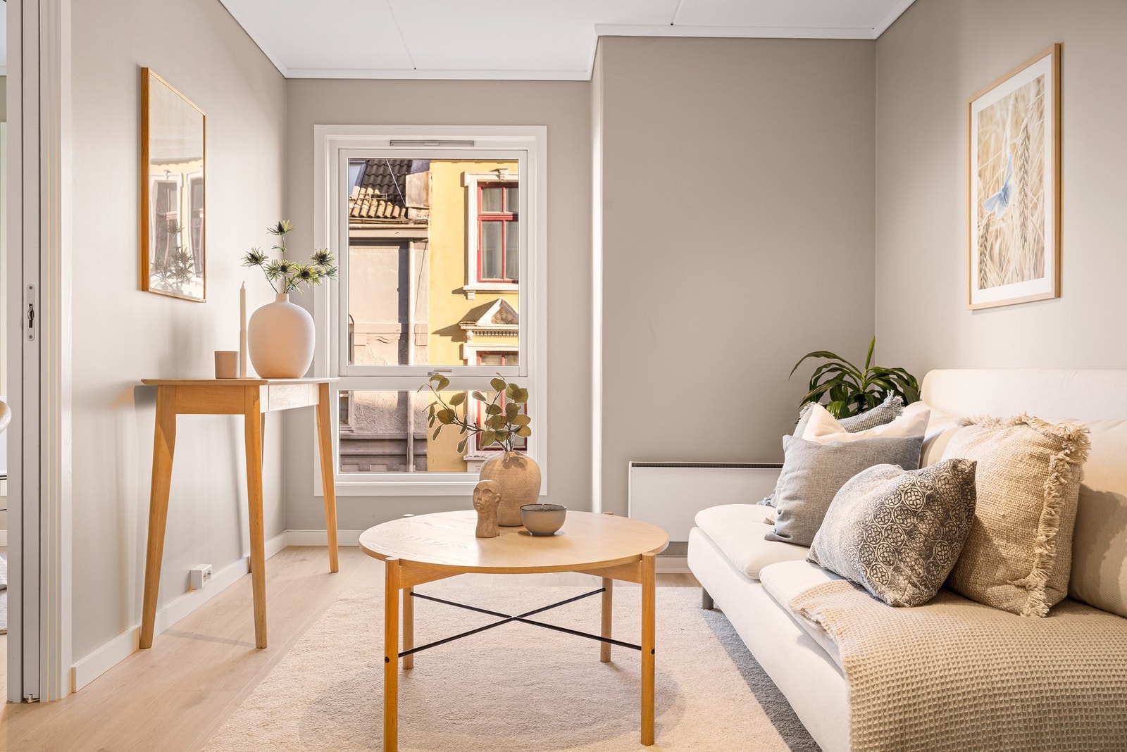 Koselig sone for avslapning eller gjester i en arealeffektiv leilighet Galleribilde