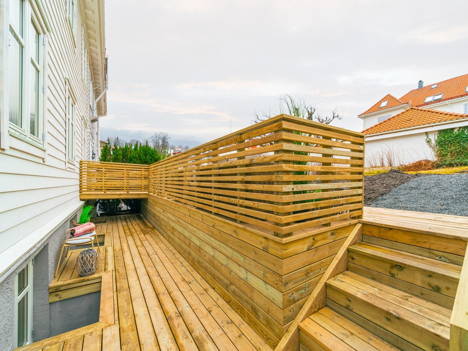Her er terrassen delt i flere nivå, hvor man også finner en mer skjermet plass. Galleribilde