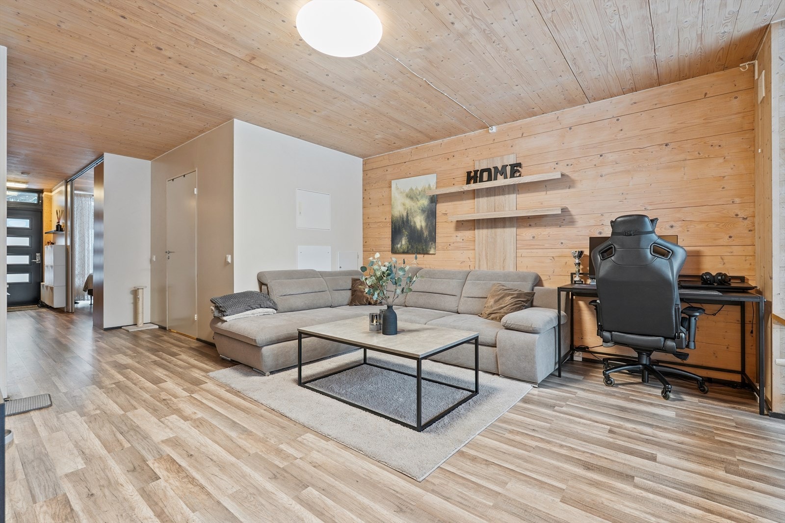 Bad/wc er plassert mellom stue og soverom. Galleribilde