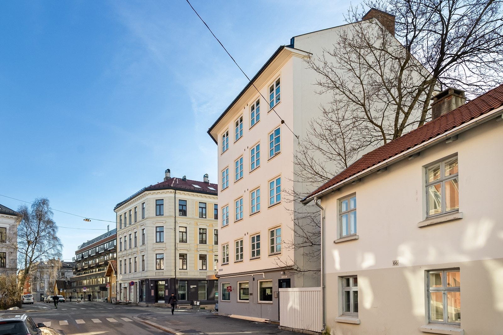 Nærområdet kombinerer det beste fra byliv og rolige omgivelser. Til tross for svært sentral beliggenhet oppleves området som skjermet, med lite gjennomgangstrafikk og en rolig atmosfære. Galleribilde