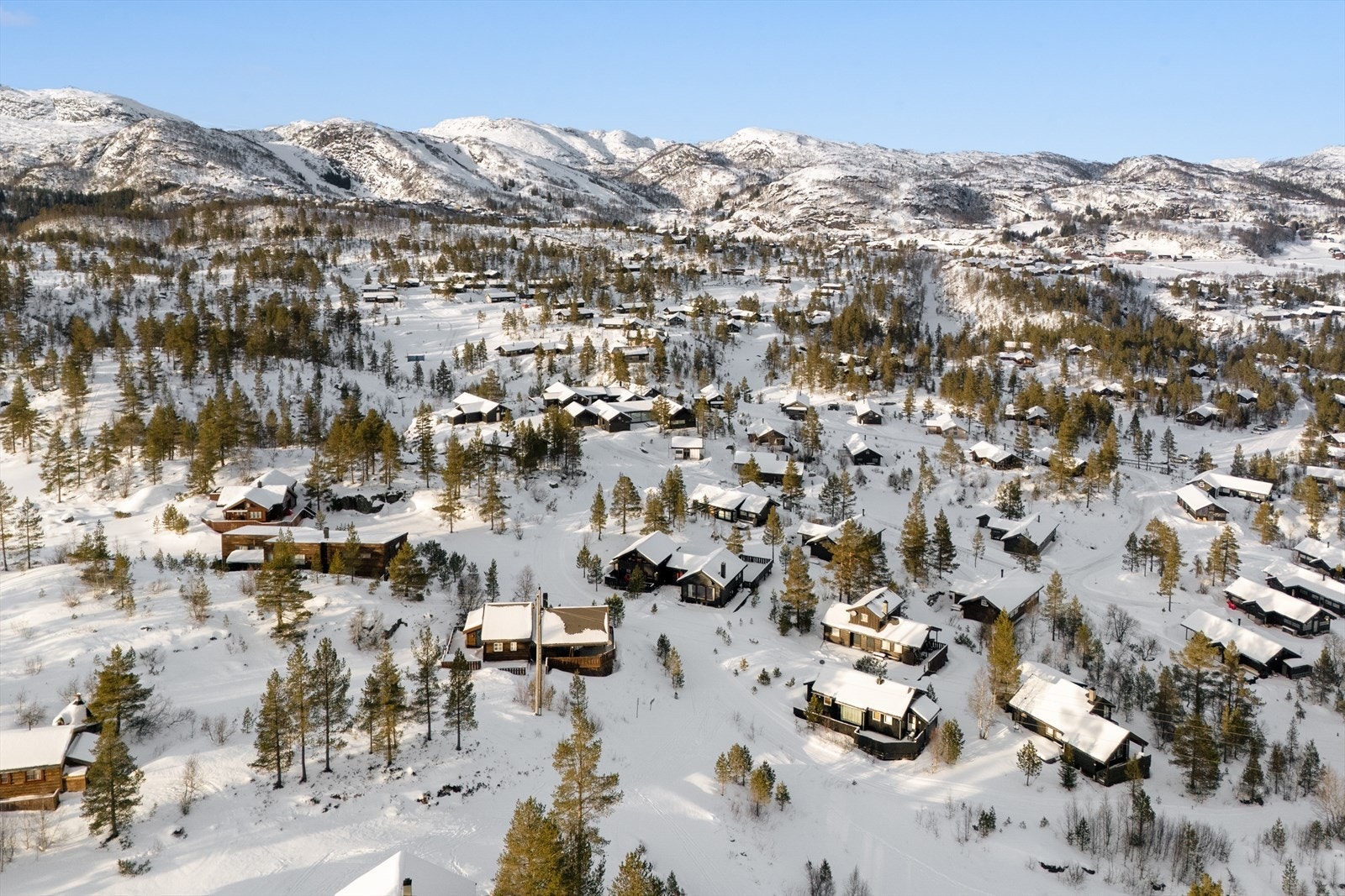 Om sommeren byr området på aktiviteter som Sirdal Fjellgolf og klatreparken Høyt & Lavt. Galleribilde
