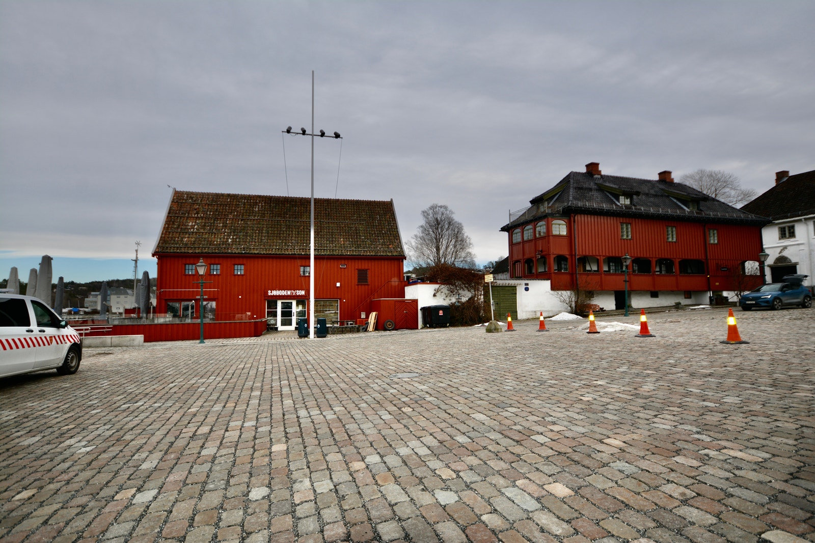 Torget med ,,Sjøboden,, restaurant Galleribilde