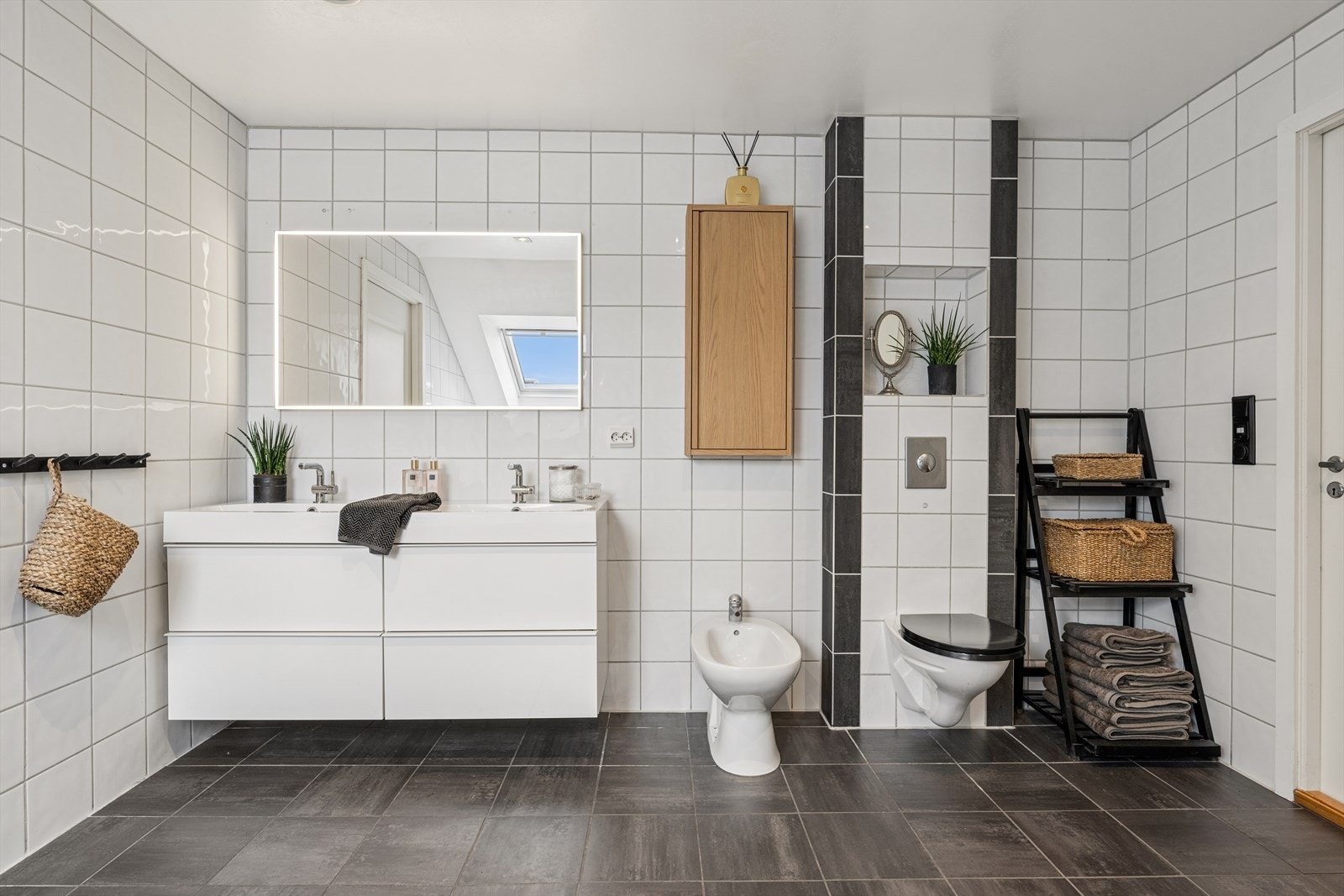 Særdeles romslig baderom. Galleribilde