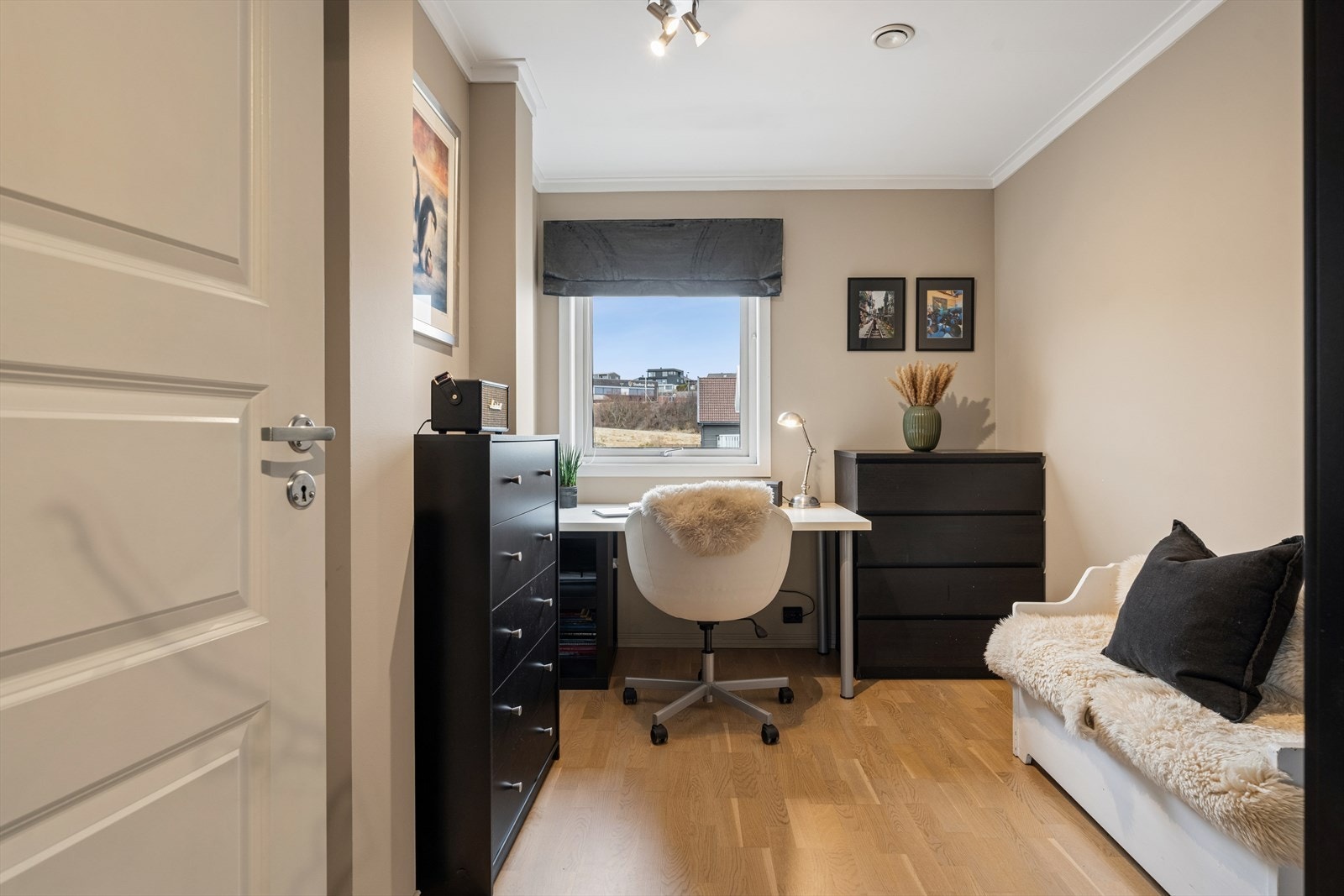 Soverom som i dag er i bruk som kontor. Galleribilde