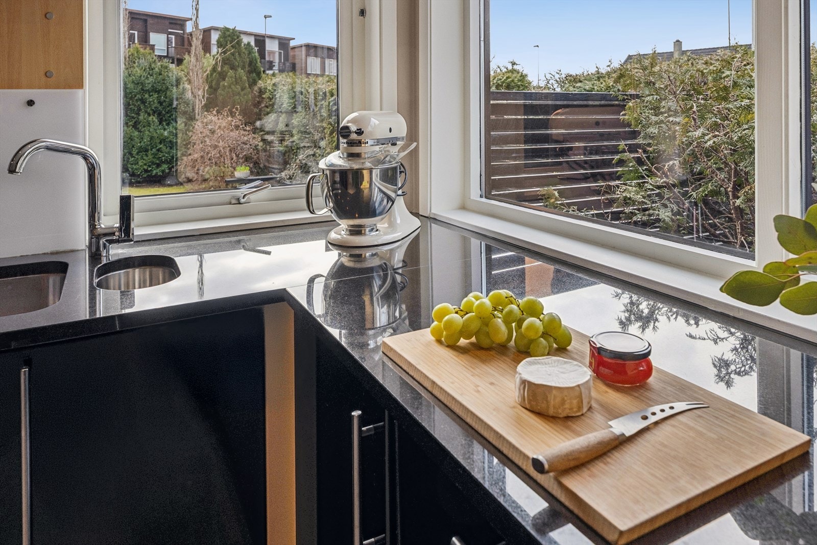 Lekker stein benkeplate med nedsenket kum. Galleribilde