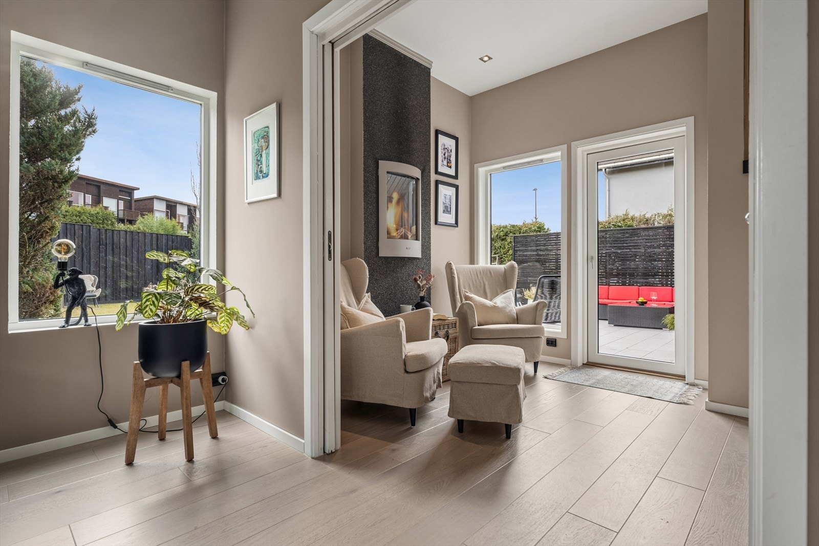 Doble skyvedører mellom stuen og TV-stue. Galleribilde