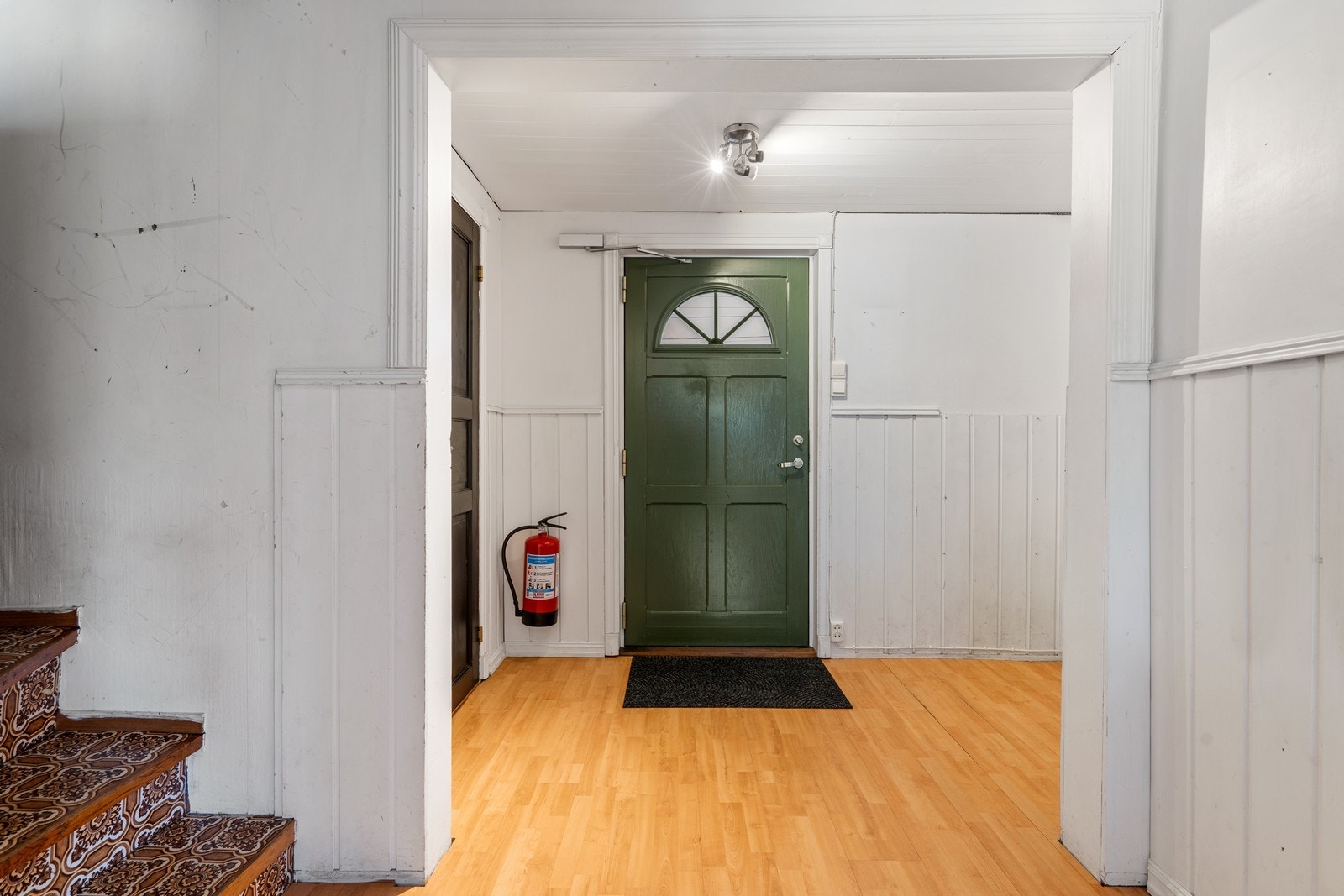 Gang m/garderobeplass Galleribilde