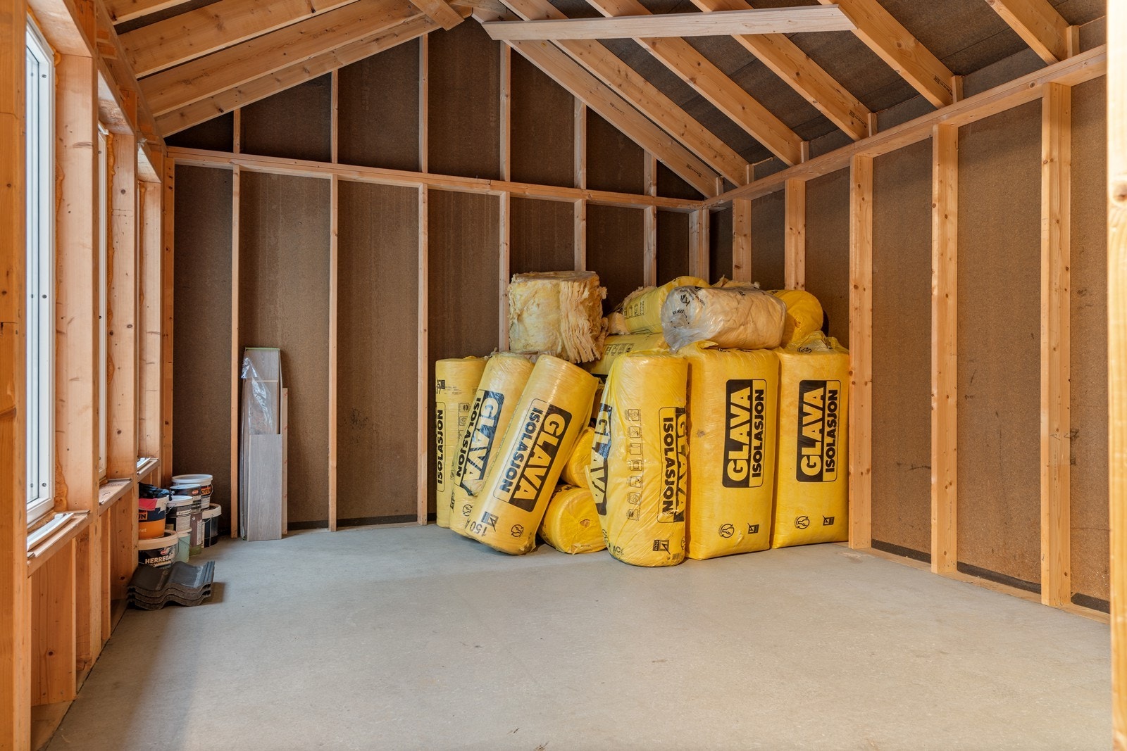 Uferdig tilbygg som kan benyttes som soverom/stue Galleribilde