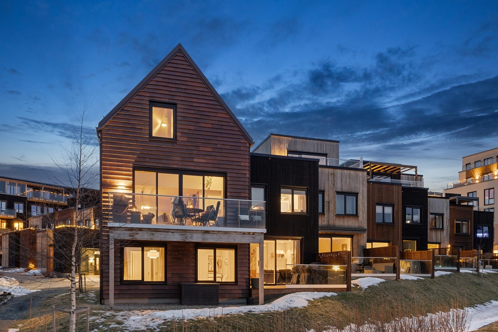 Hverdagslogistikken er enkel med flere barnehager og skoler i nærheten. Presthus Gård barnehage ligger kun en kort spasertur unna, og Ranheim skole for 1. til 7. trinn er også innen gang- og sykkelavstand. Galleribilde