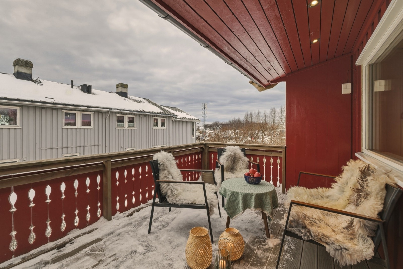 Takoverbygget altan med gode lys- og solforhold Galleribilde