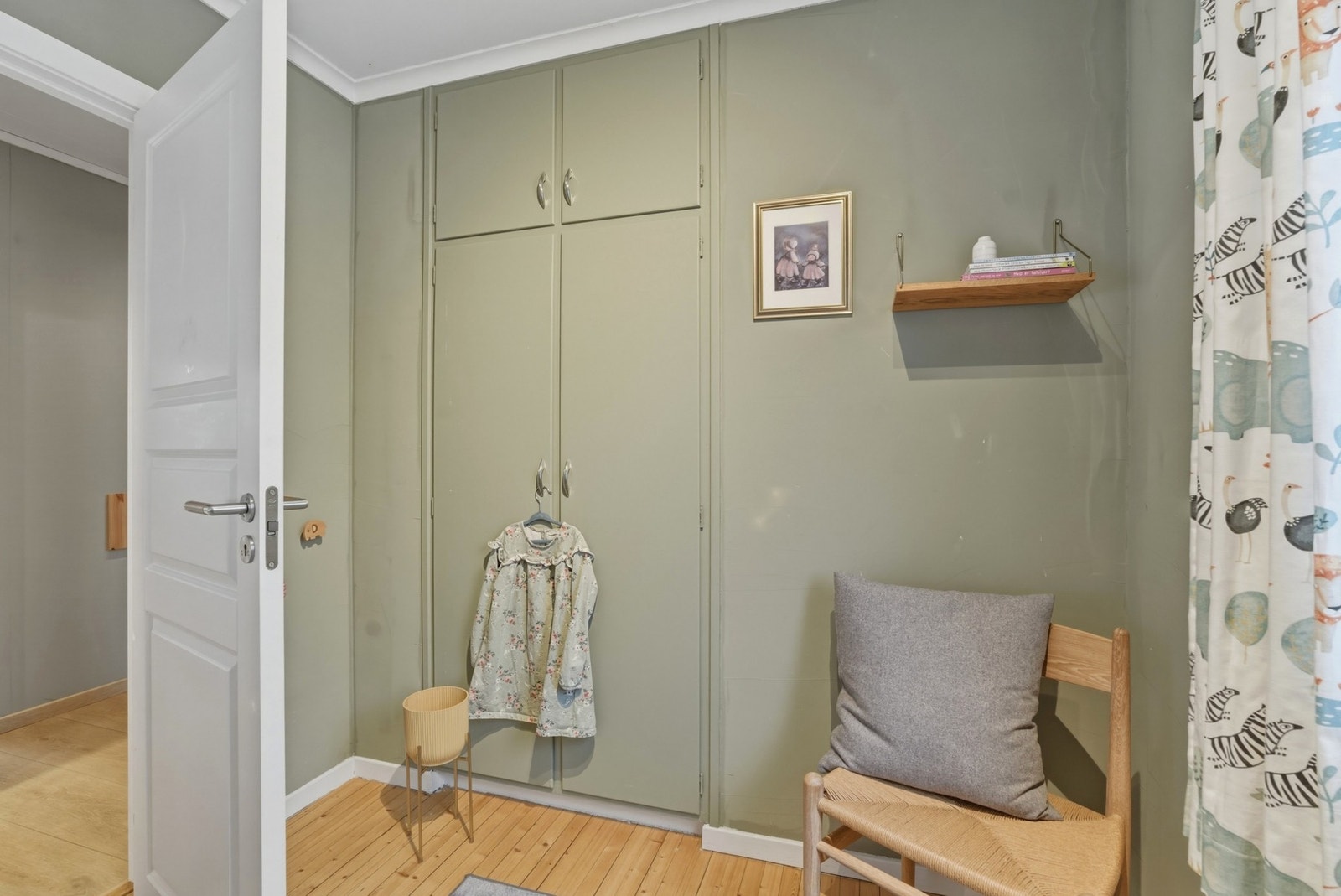 Soverom nr. 3 med innebygde skap Galleribilde