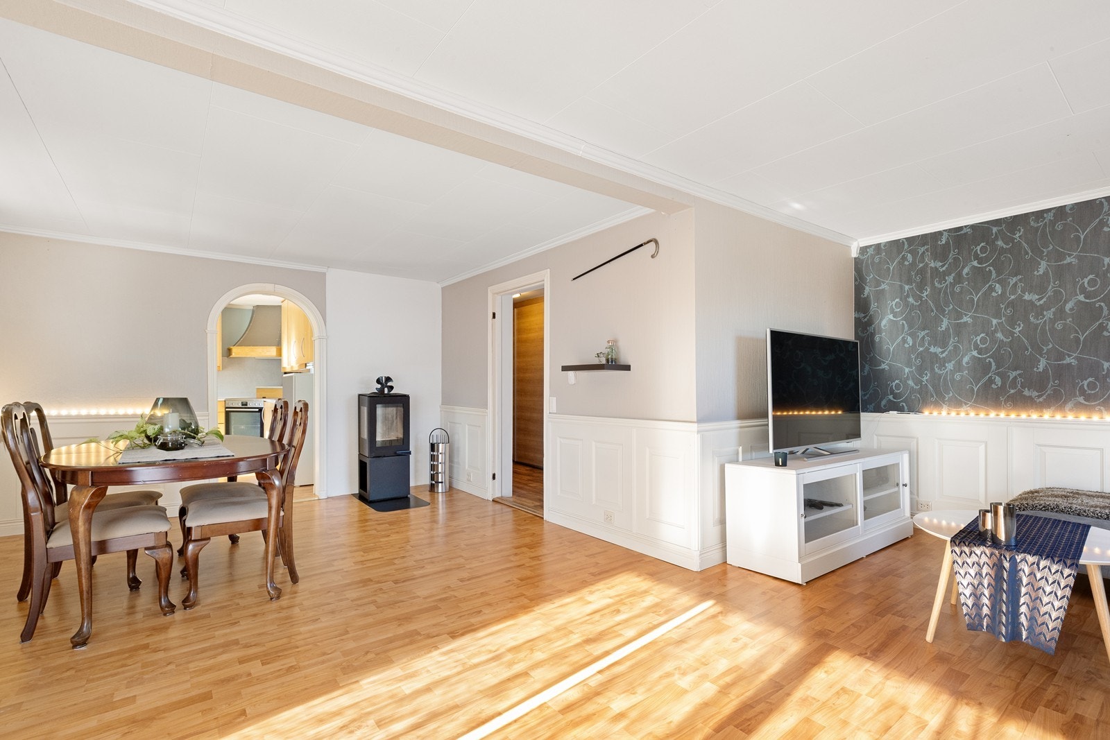 Peisovn i stuen gir behagelig varme på kalde dager. Galleribilde